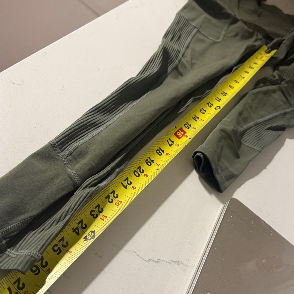 Glyder small Olive Green Leggings with Pockets - Picture 7 of 7